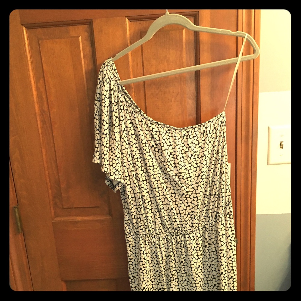 One sleeve sun dress